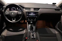 valkoinen Skoda Octavia 2018 kuva 7.