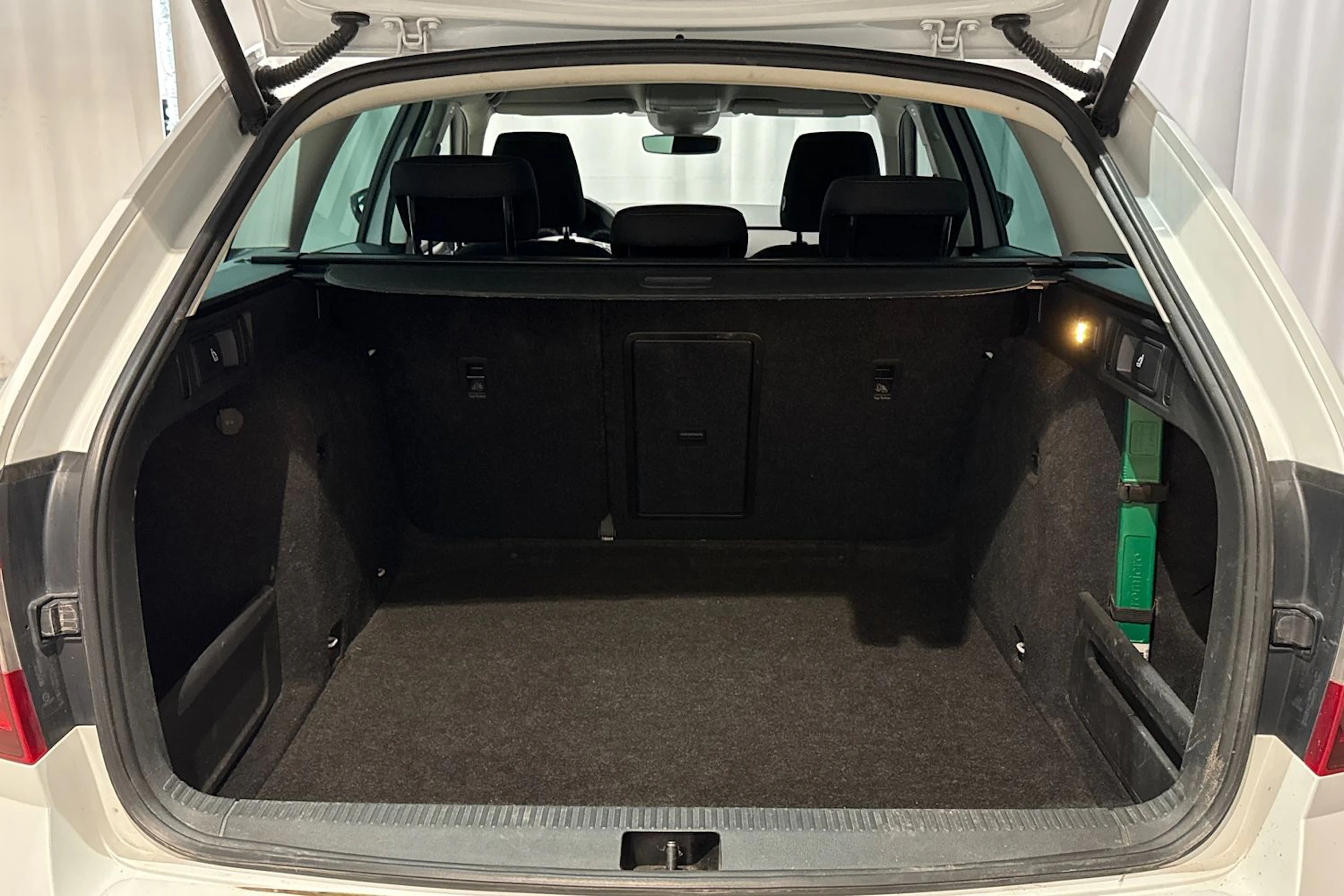 valkoinen Skoda Octavia 2018 kuva 11.