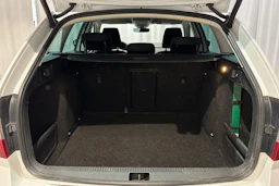 valkoinen Skoda Octavia 2018 kuva 11.