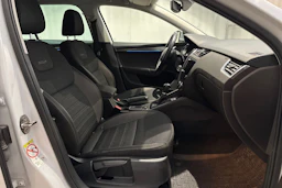 valkoinen Skoda Octavia 2018 kuva 13.