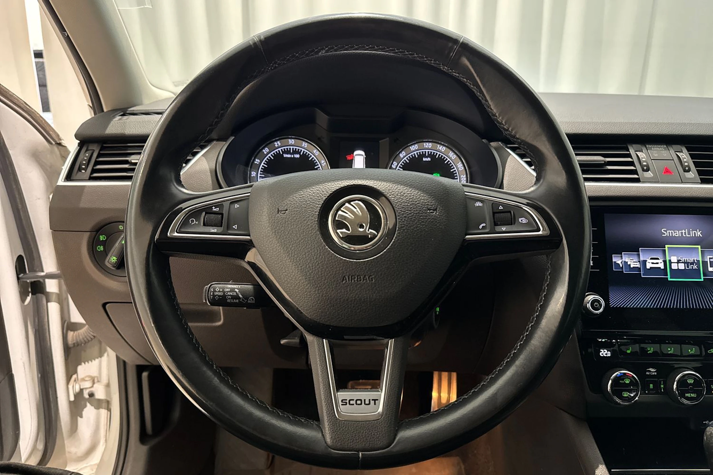 valkoinen Skoda Octavia 2018 kuva 15.