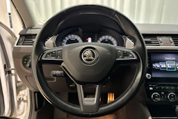 valkoinen Skoda Octavia 2018 kuva 15.