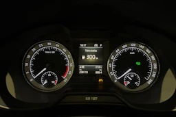 valkoinen Skoda Octavia 2018 kuva 16.