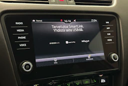 valkoinen Skoda Octavia 2018 kuva 18.