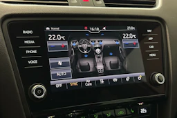 valkoinen Skoda Octavia 2018 kuva 19.