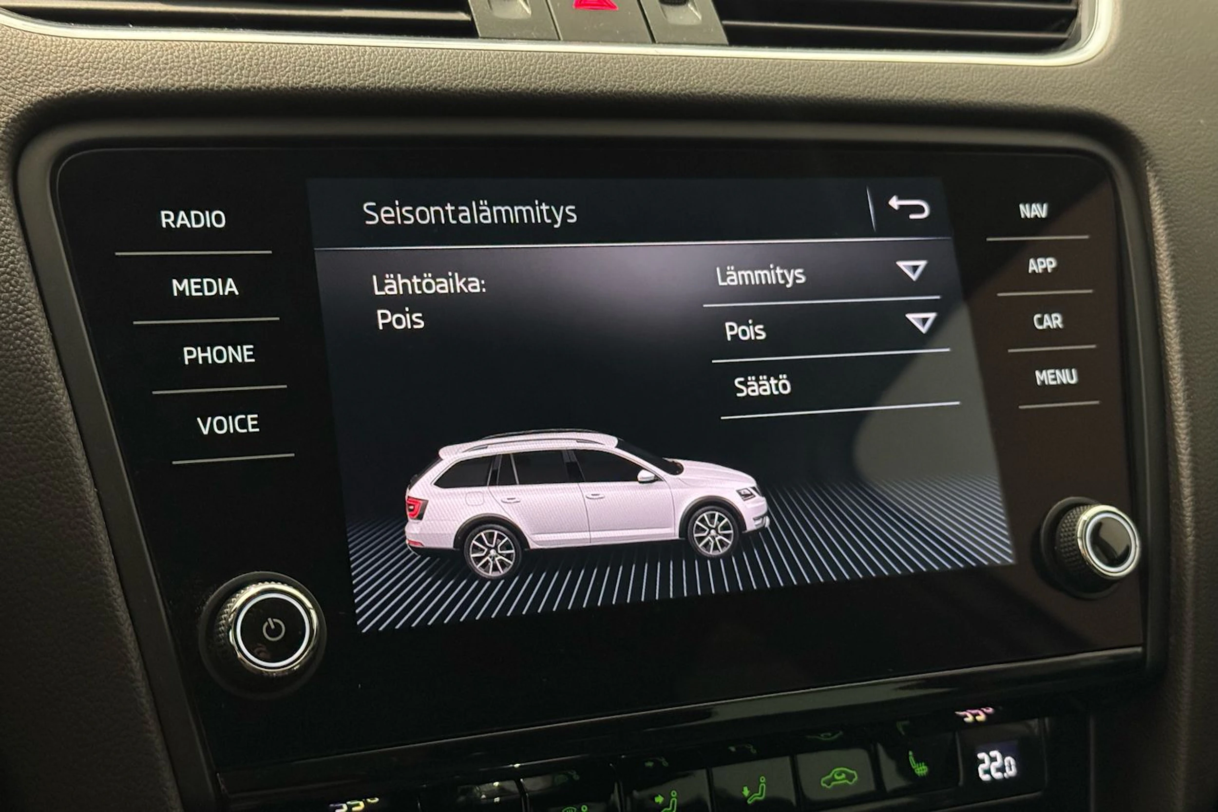 valkoinen Skoda Octavia 2018 kuva 20.