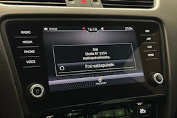 valkoinen Skoda Octavia 2018 kuva 21.