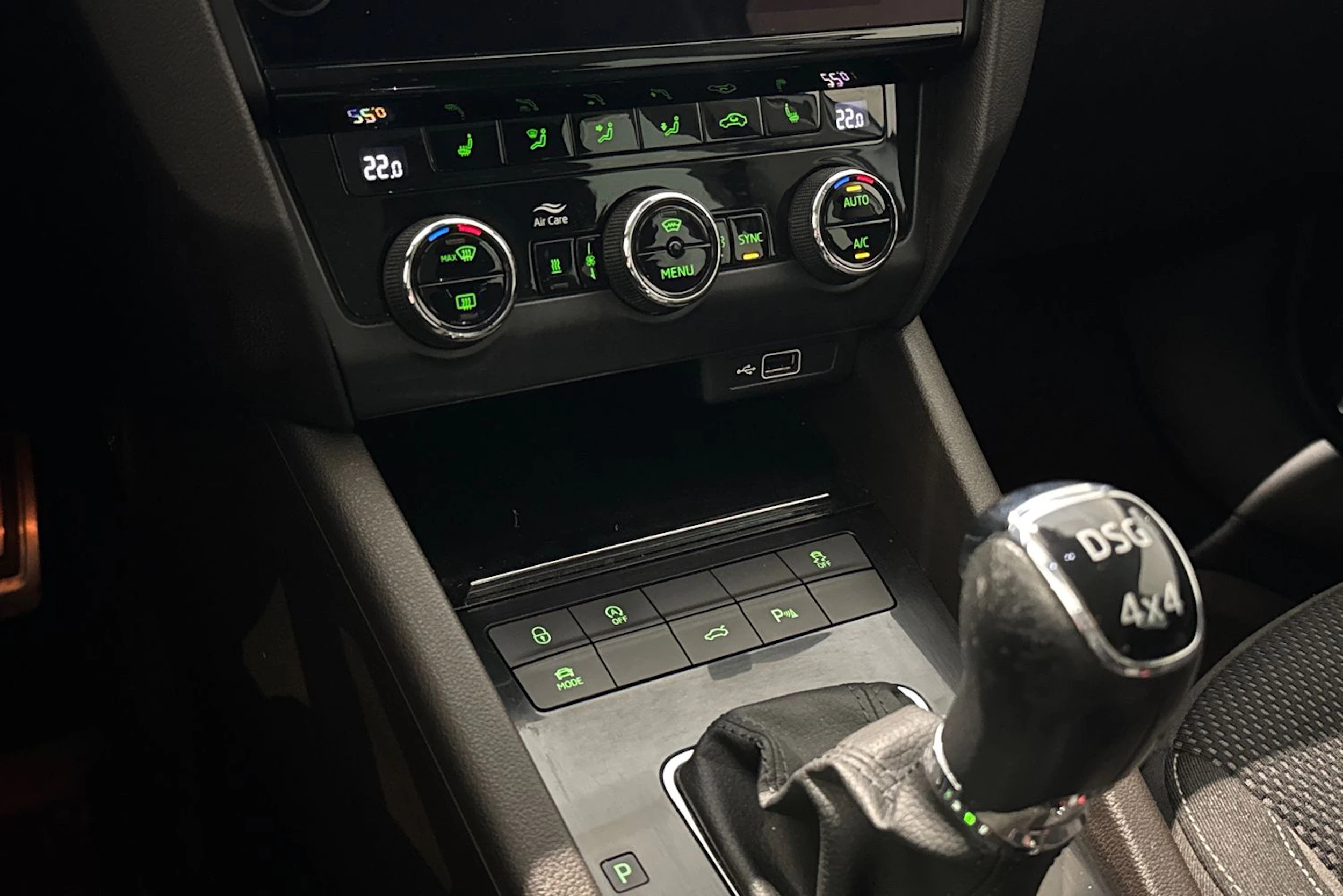 valkoinen Skoda Octavia 2018 kuva 26.