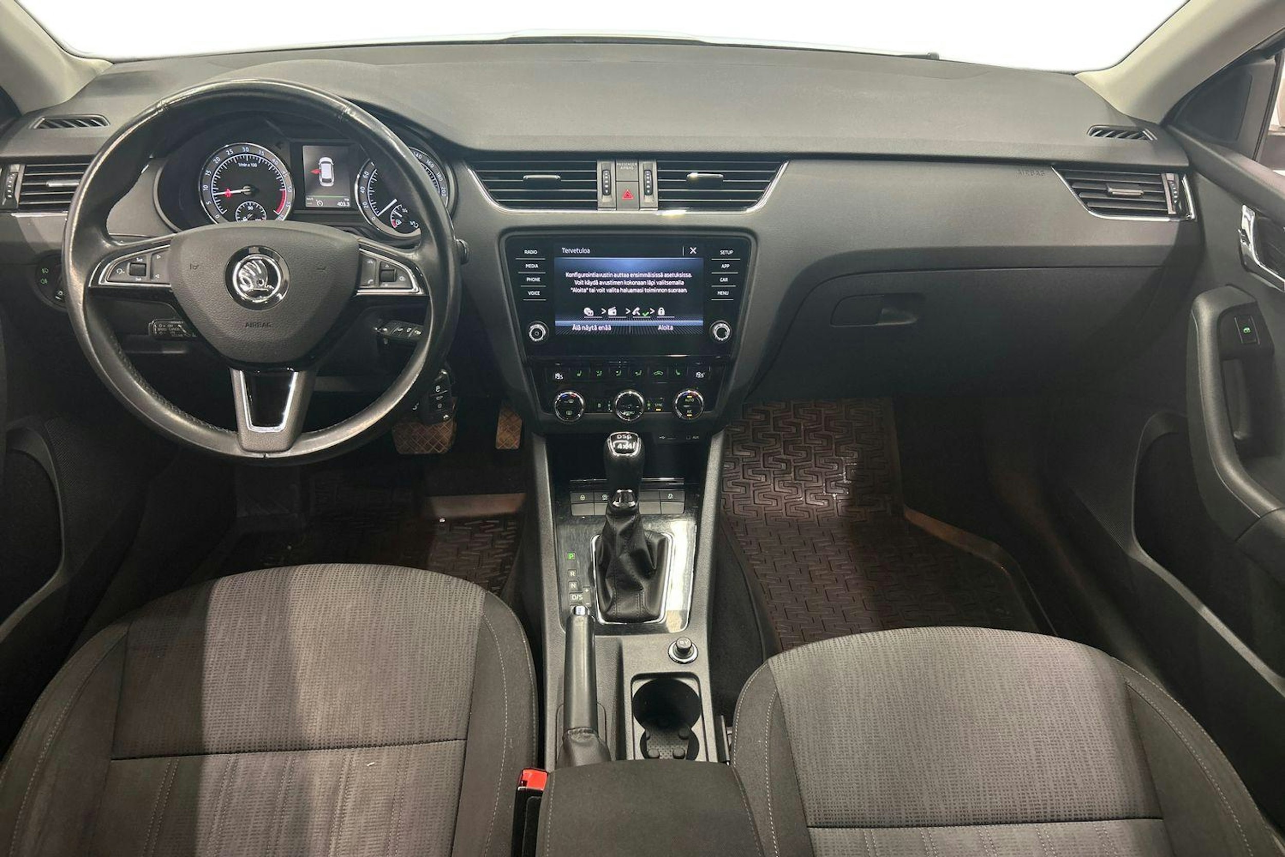 valkoinen Skoda Octavia 2018 kuva 9.