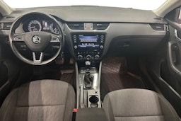 valkoinen Skoda Octavia 2018 kuva 9.