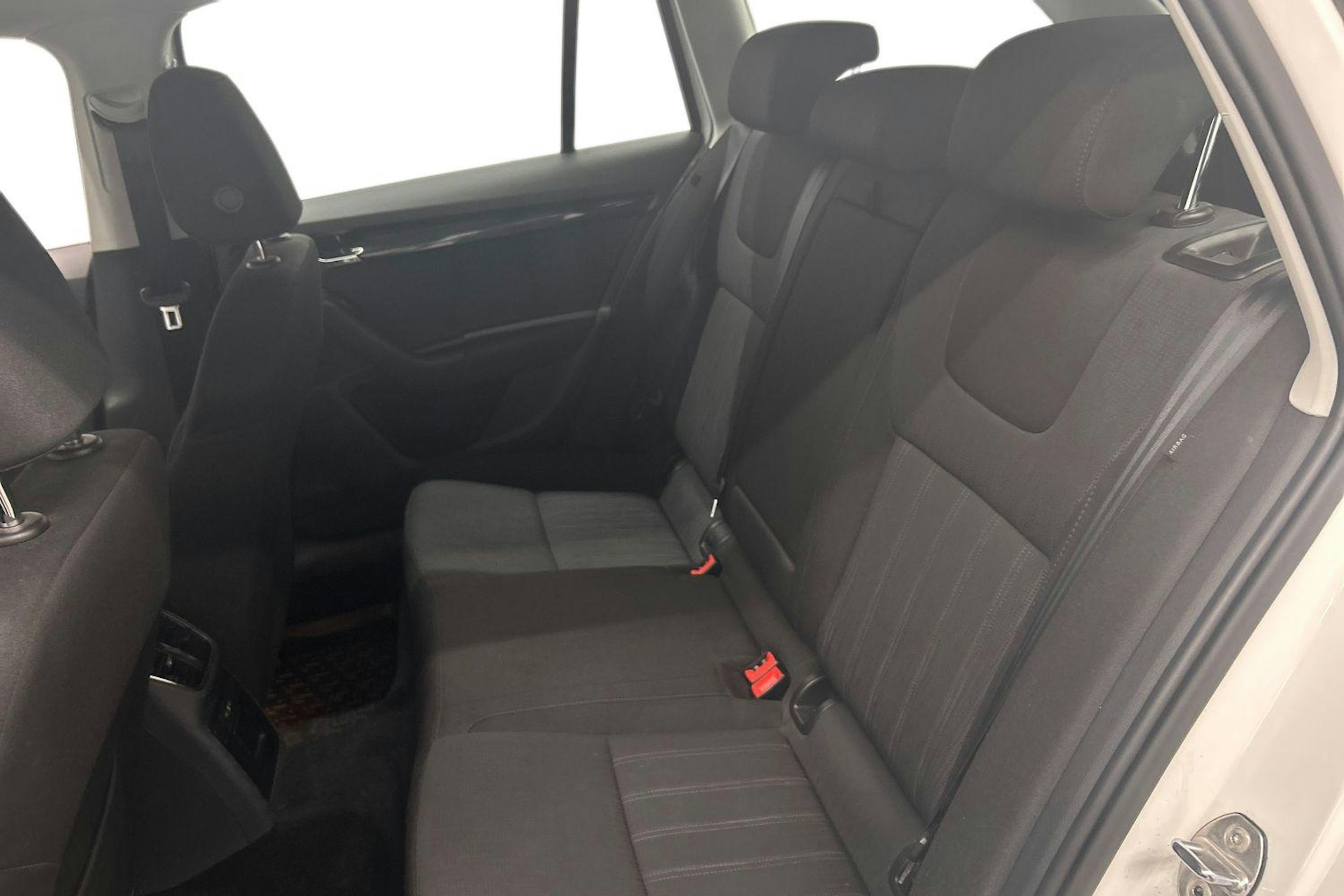 valkoinen Skoda Octavia 2018 kuva 10.