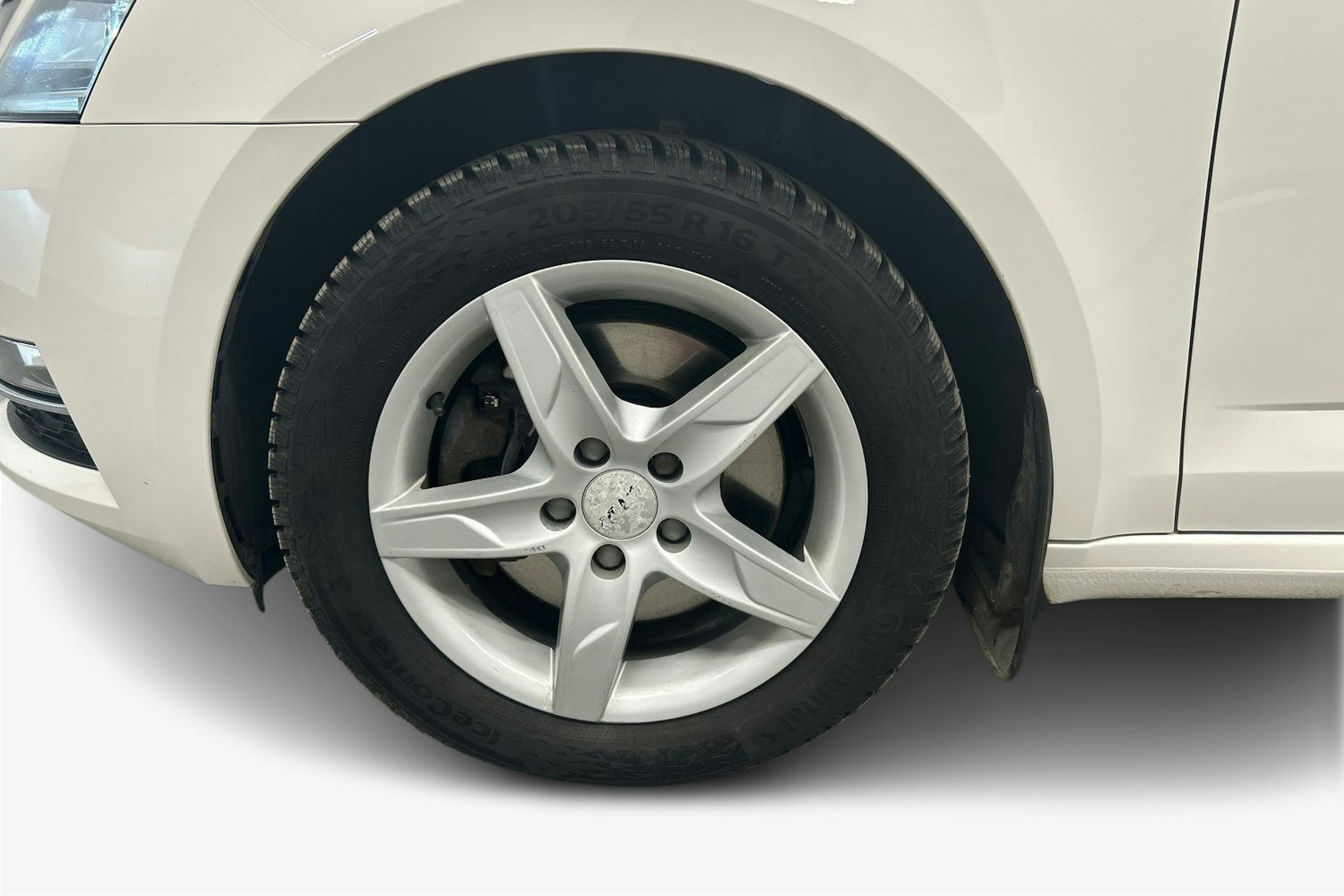 valkoinen Skoda Octavia 2018 kuva 11.