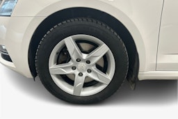 valkoinen Skoda Octavia 2018 kuva 11.