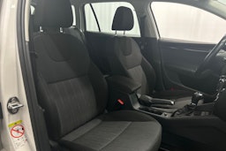 valkoinen Skoda Octavia 2018 kuva 14.
