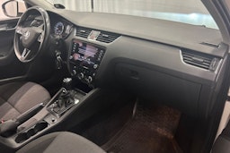 valkoinen Skoda Octavia 2018 kuva 15.