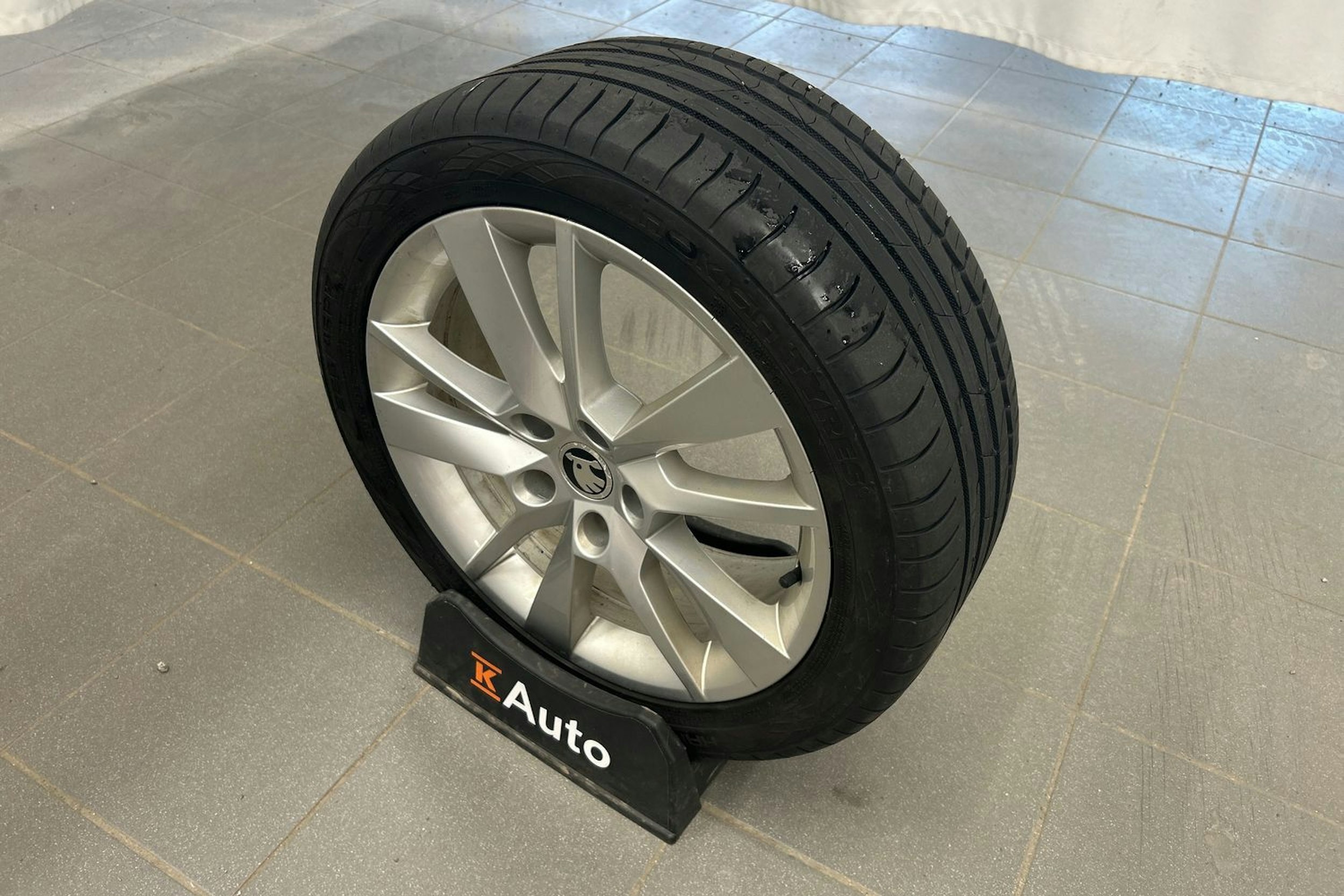 valkoinen Skoda Octavia 2018 kuva 17.