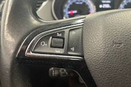 valkoinen Skoda Octavia 2018 kuva 20.