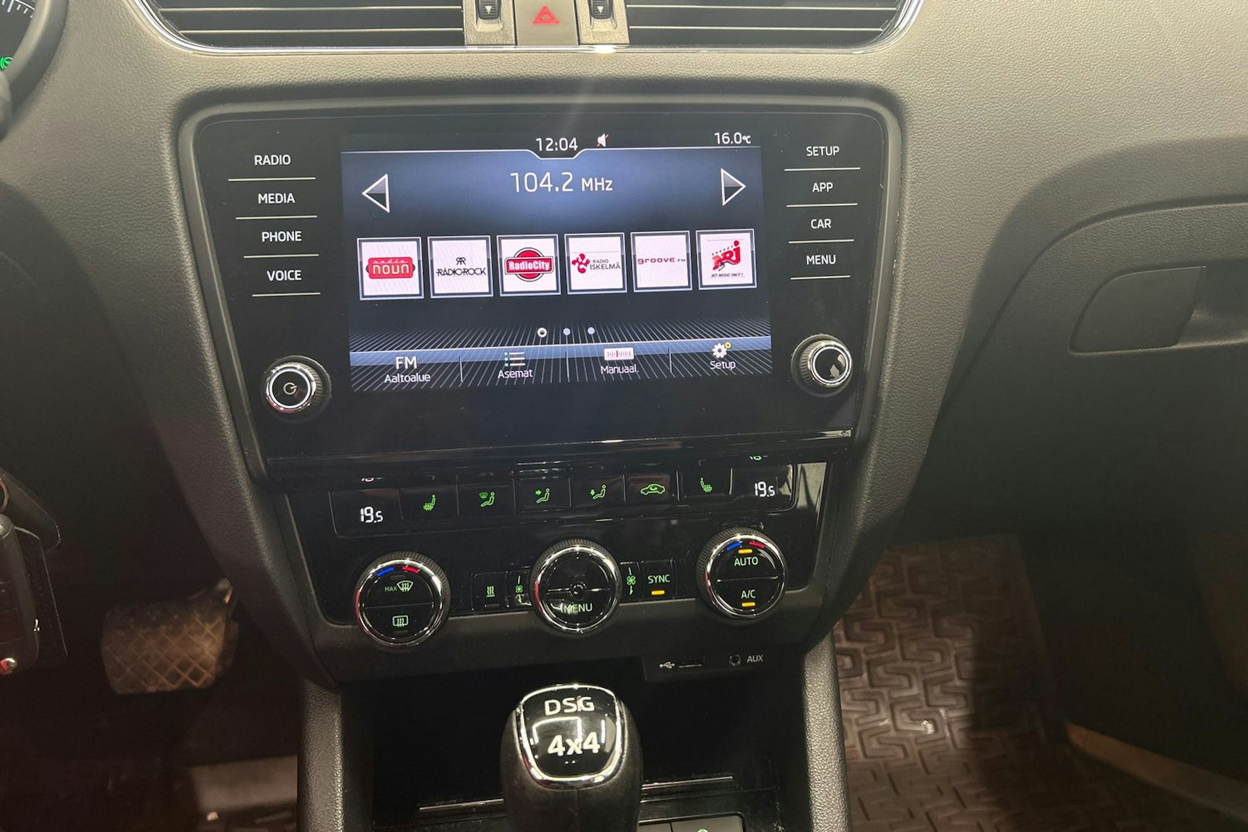 valkoinen Skoda Octavia 2018 kuva 22.