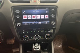 valkoinen Skoda Octavia 2018 kuva 22.