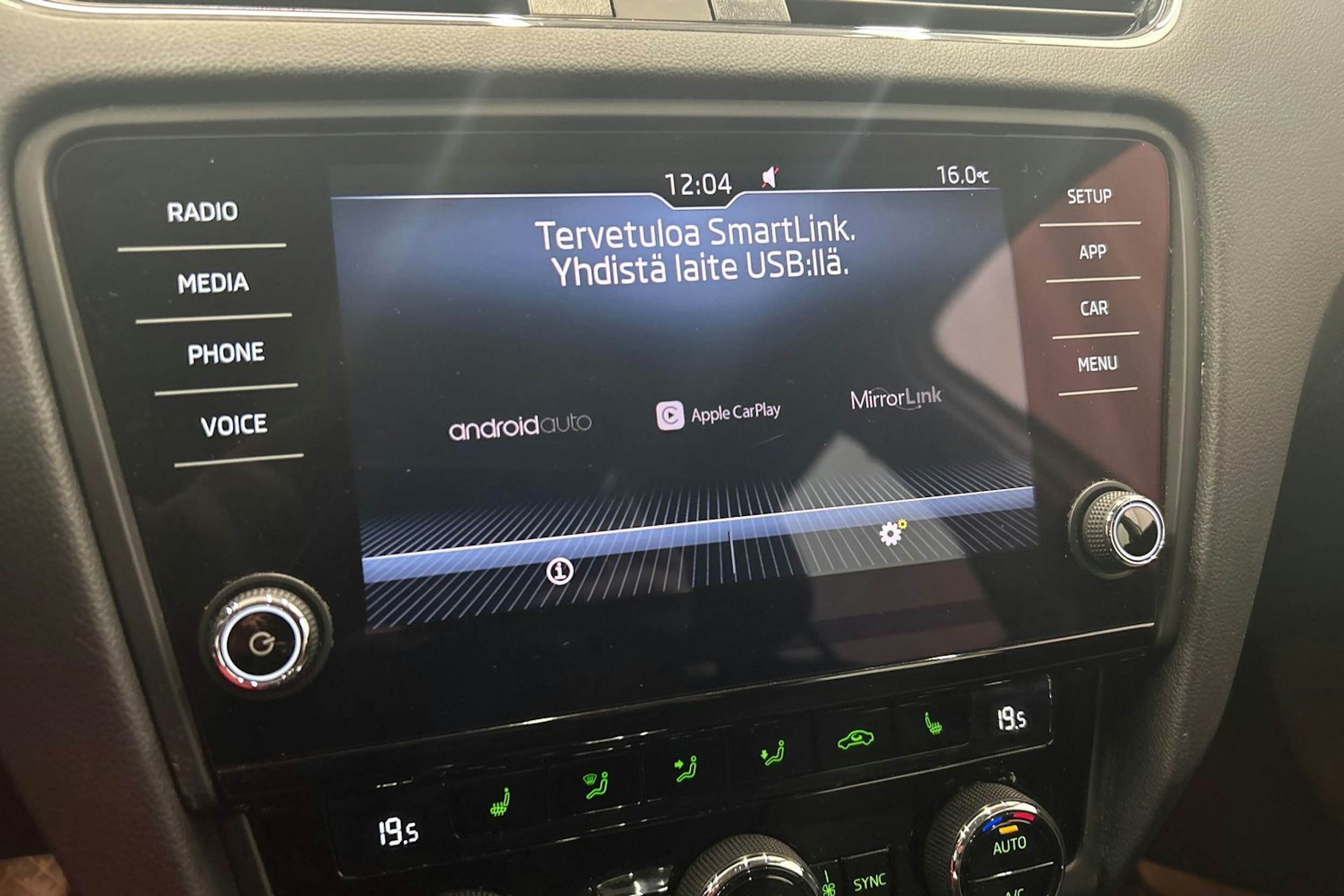 valkoinen Skoda Octavia 2018 kuva 23.