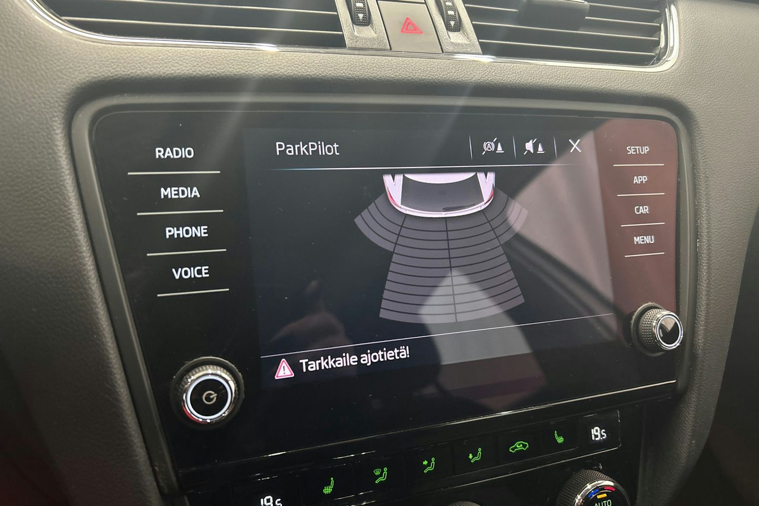 valkoinen Skoda Octavia 2018 kuva 24.