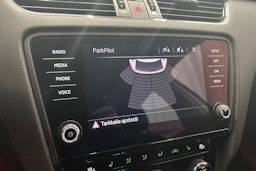 valkoinen Skoda Octavia 2018 kuva 24.