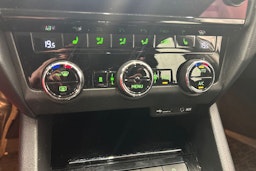 valkoinen Skoda Octavia 2018 kuva 25.