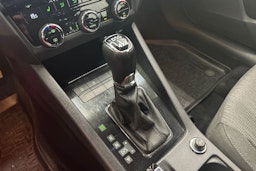 valkoinen Skoda Octavia 2018 kuva 26.