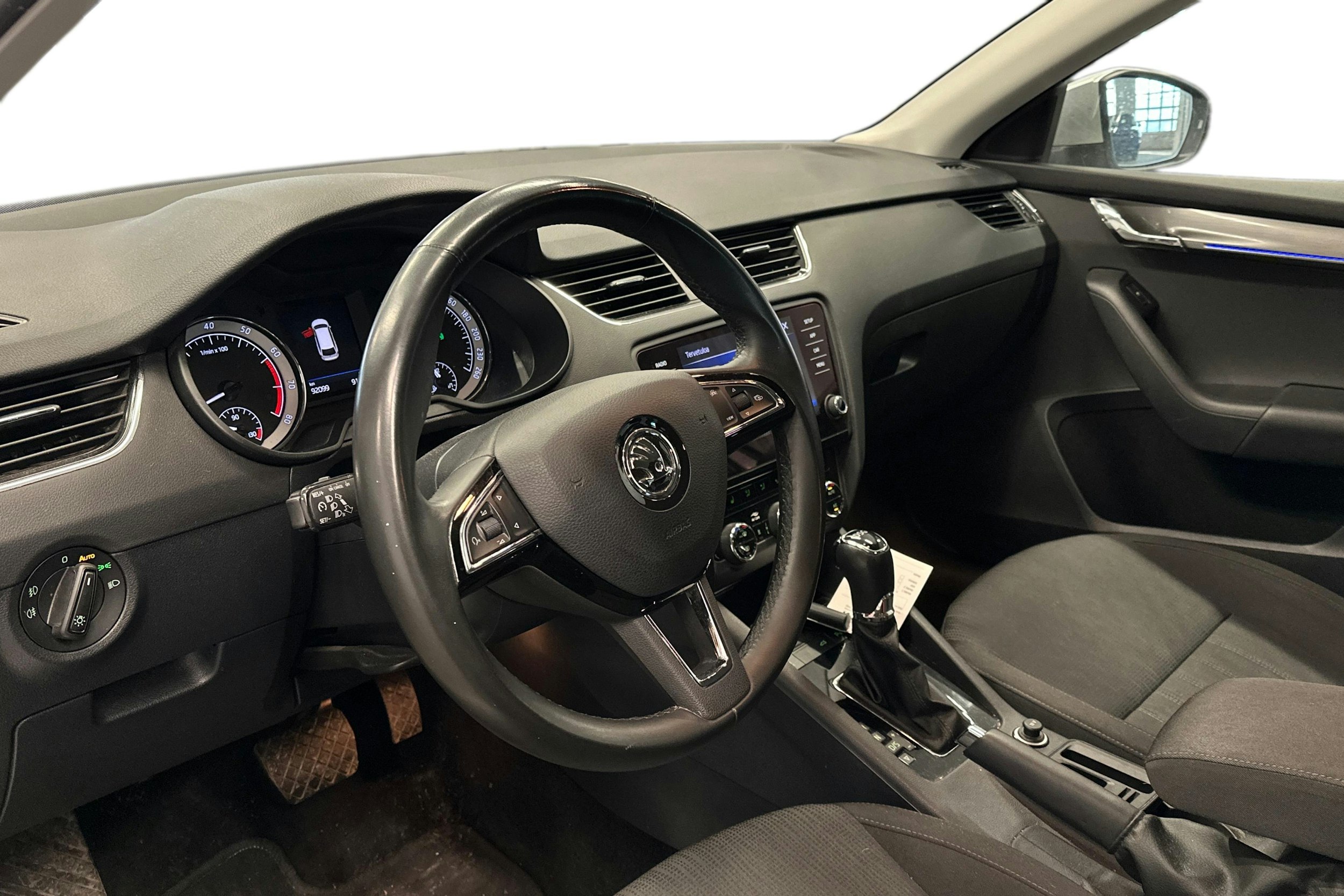 harmaa Skoda Octavia 2019 kuva 3.