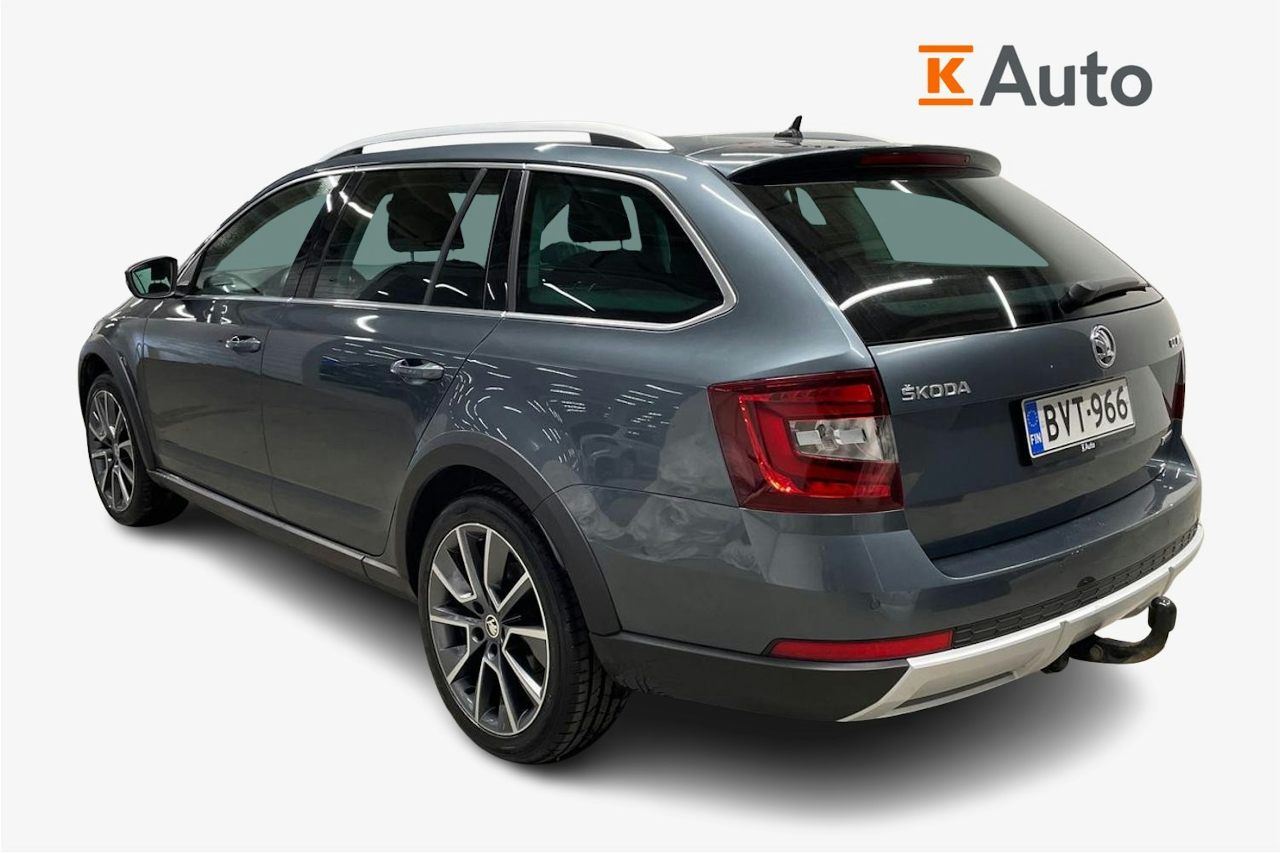 harmaa Skoda Octavia 2019 kuva 2.