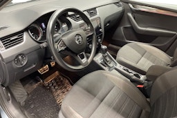 harmaa Skoda Octavia 2019 kuva 7.