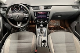 harmaa Skoda Octavia 2019 kuva 9.