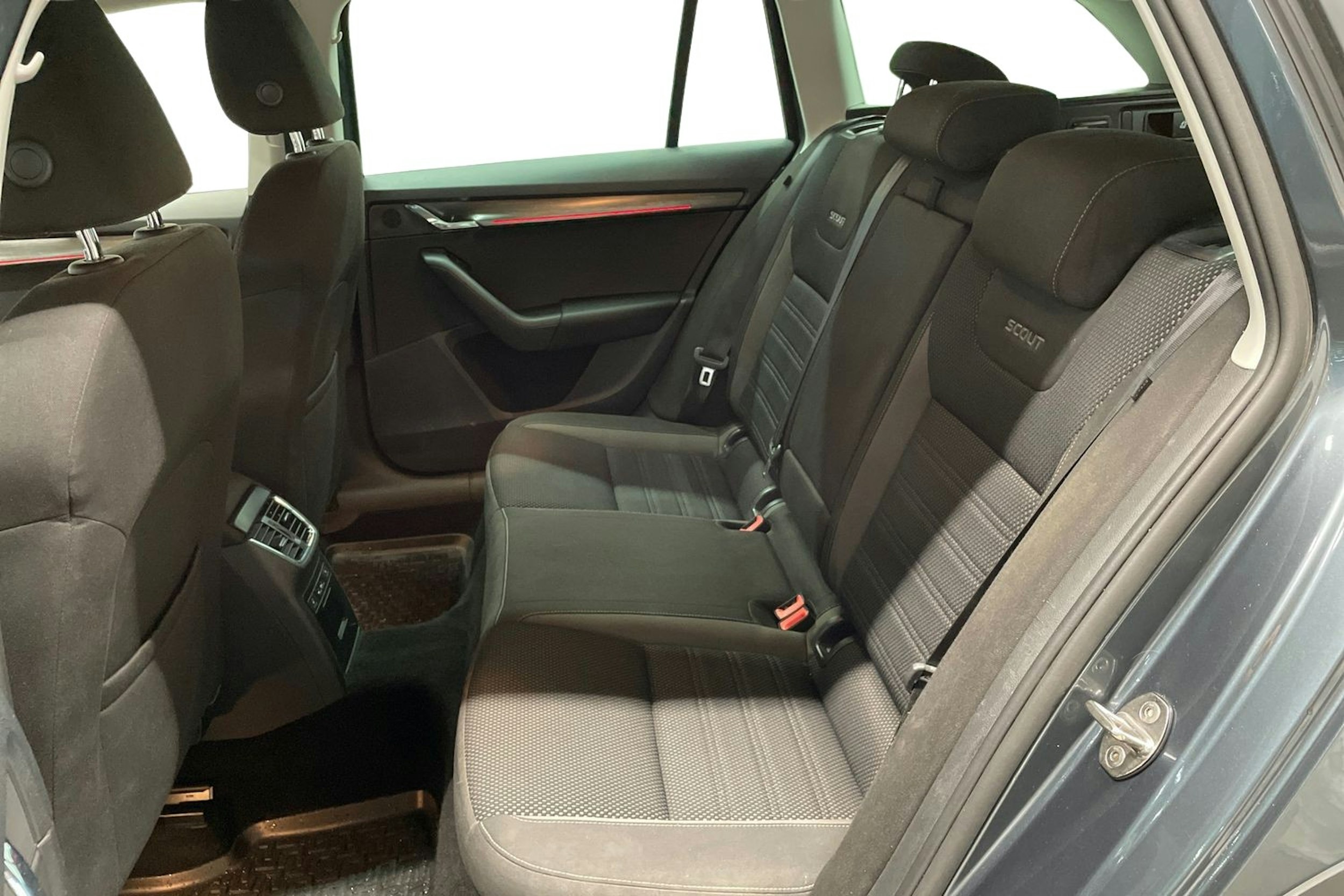 harmaa Skoda Octavia 2019 kuva 10.