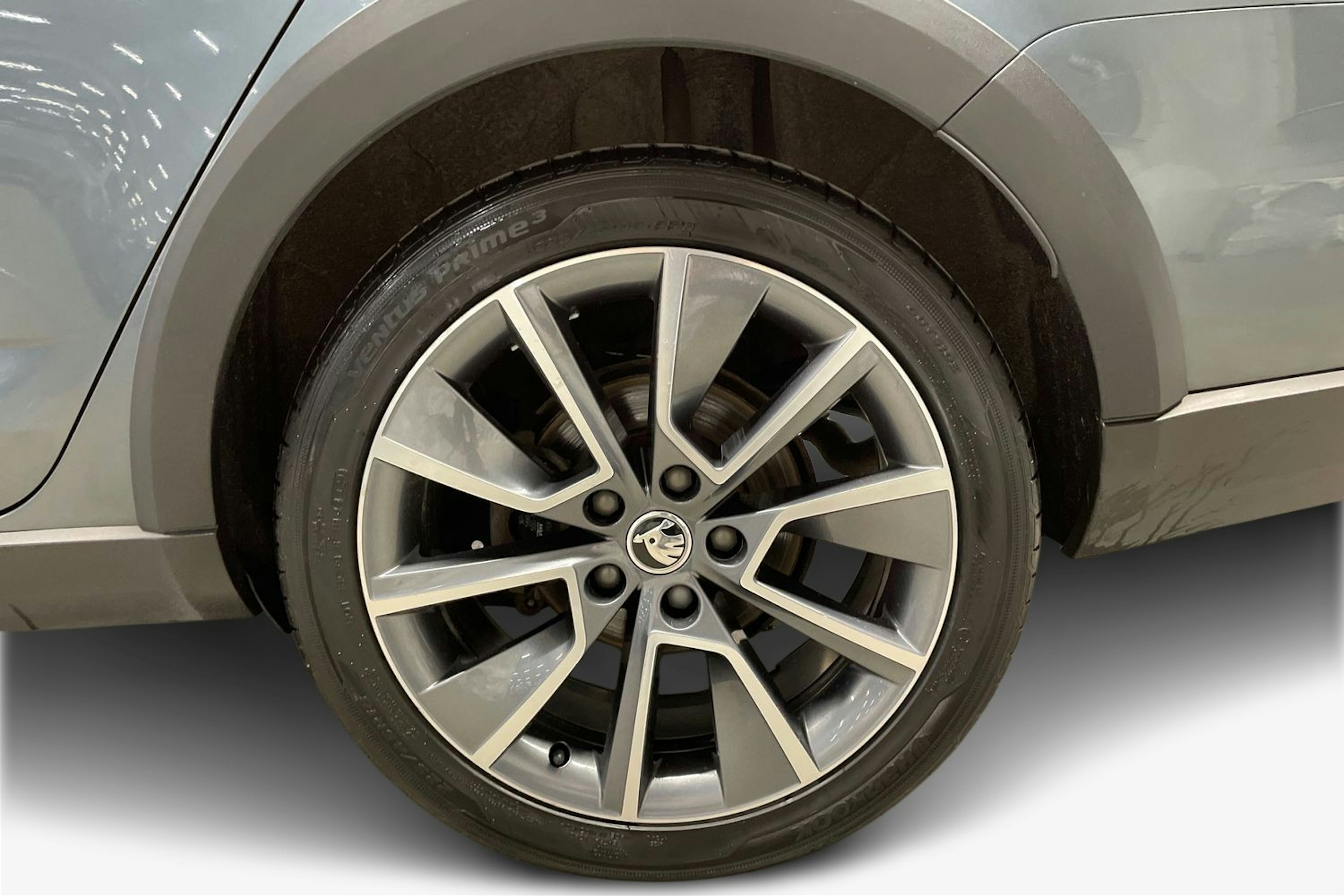 harmaa Skoda Octavia 2019 kuva 11.