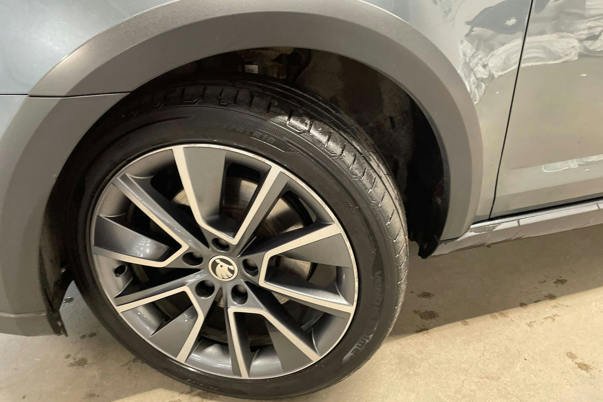 harmaa Skoda Octavia 2019 kuva 13.