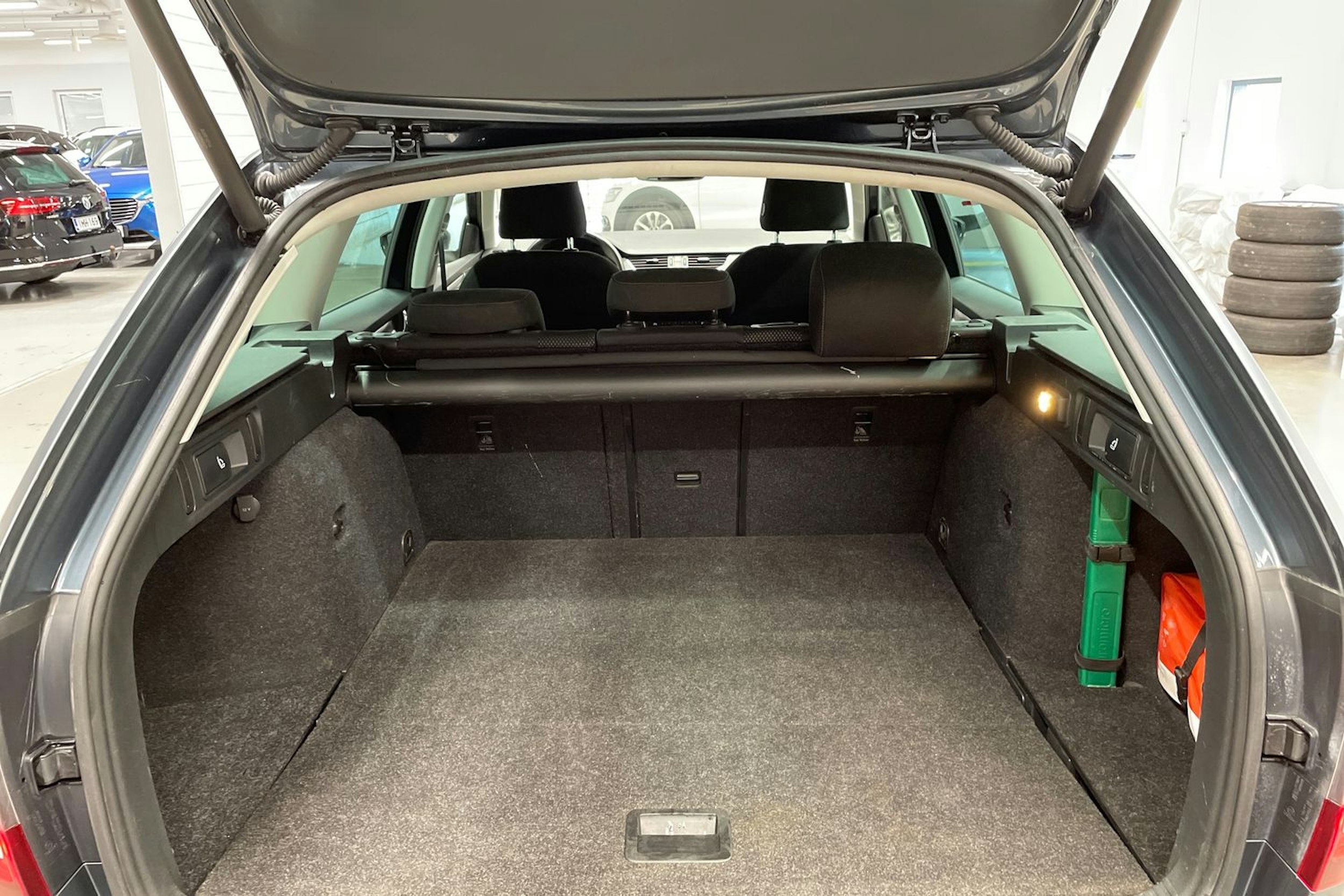 harmaa Skoda Octavia 2019 kuva 15.