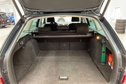 harmaa Skoda Octavia 2019 kuva 15.