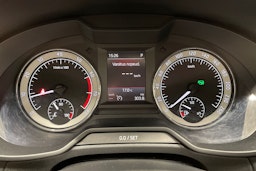 harmaa Skoda Octavia 2019 kuva 16.