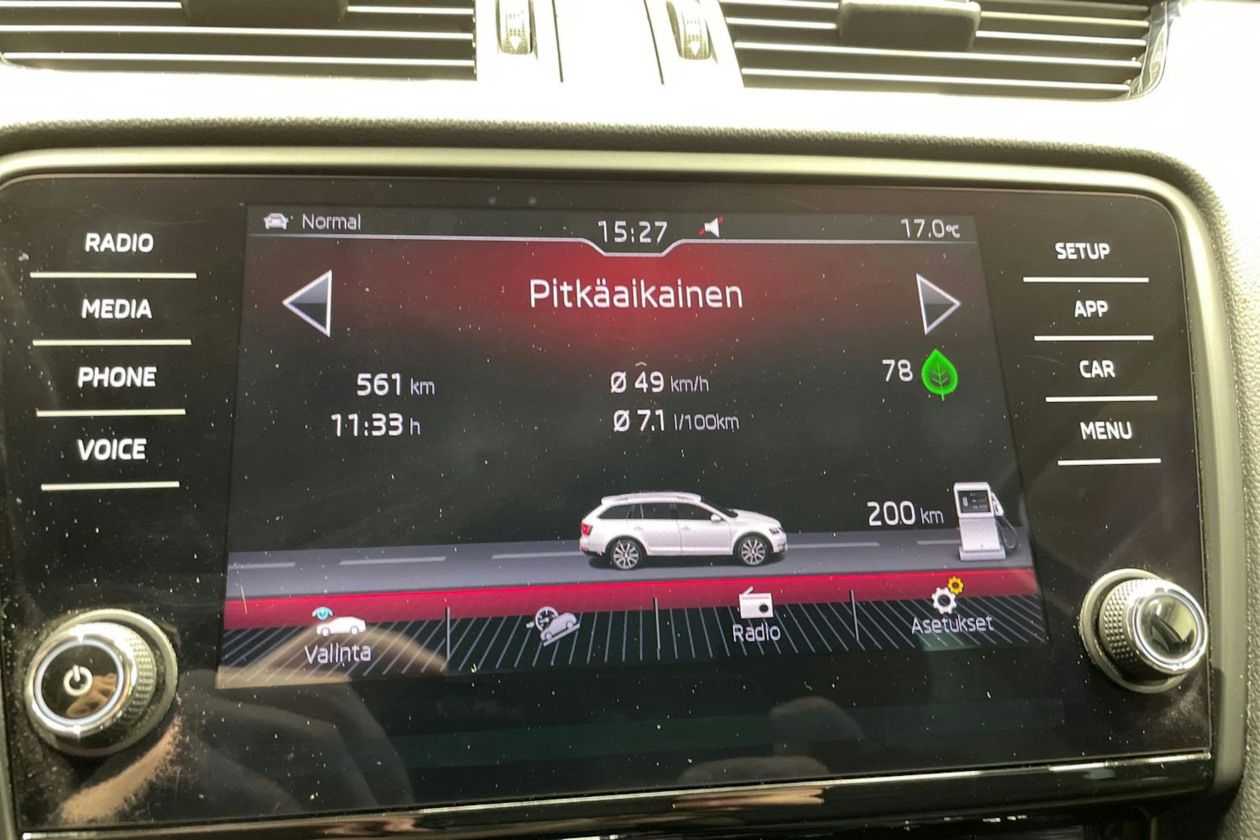 harmaa Skoda Octavia 2019 kuva 18.