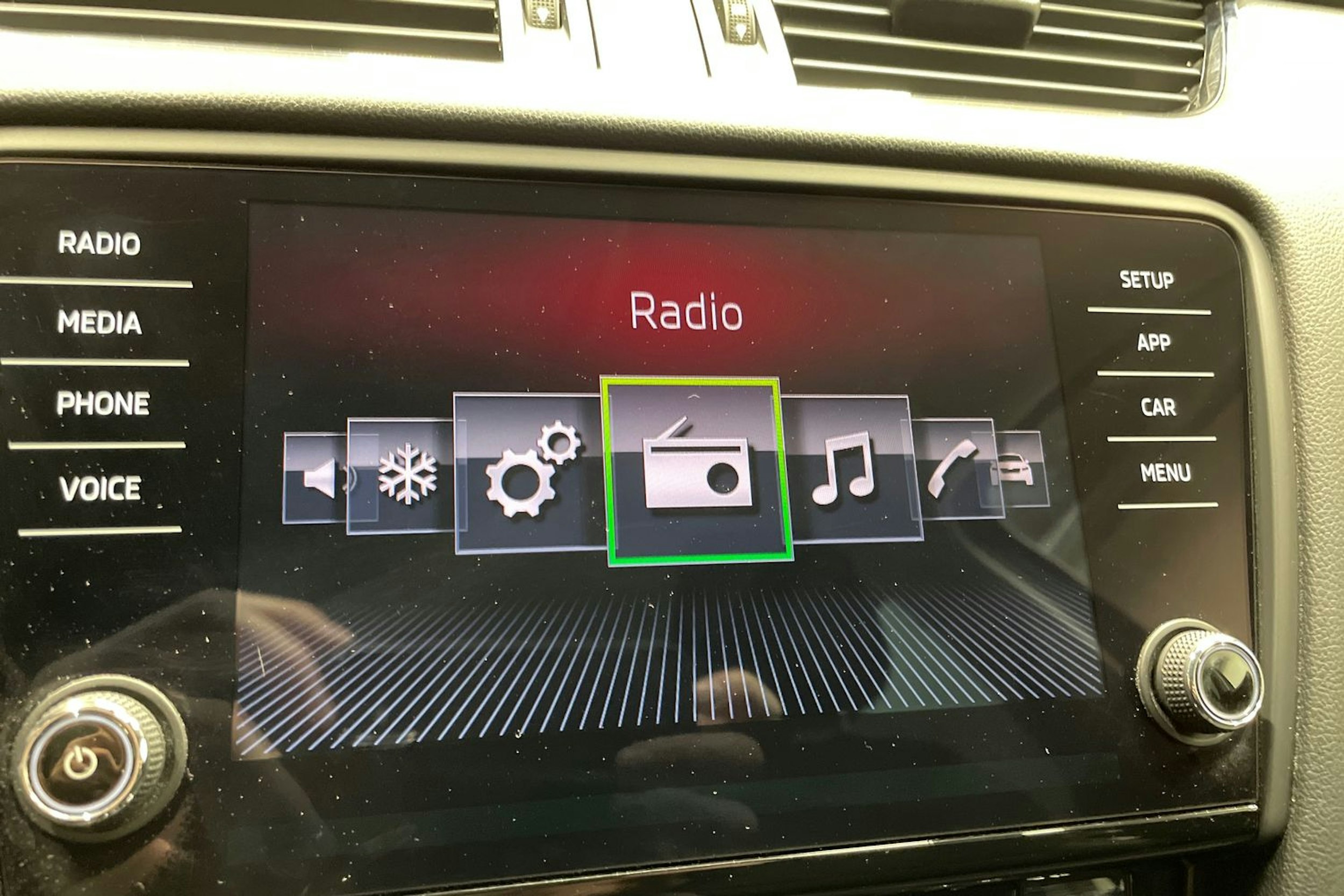 harmaa Skoda Octavia 2019 kuva 19.