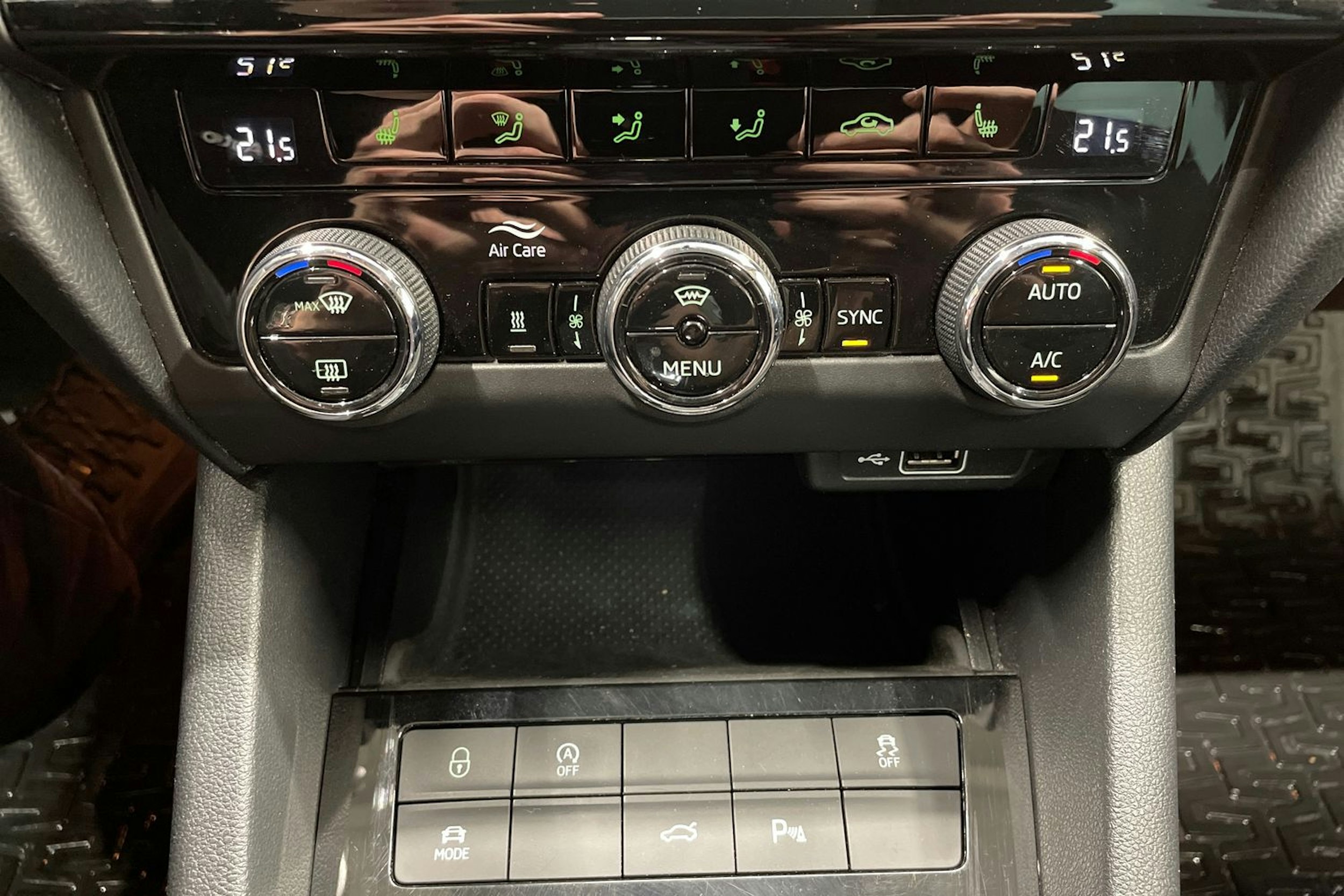 harmaa Skoda Octavia 2019 kuva 21.