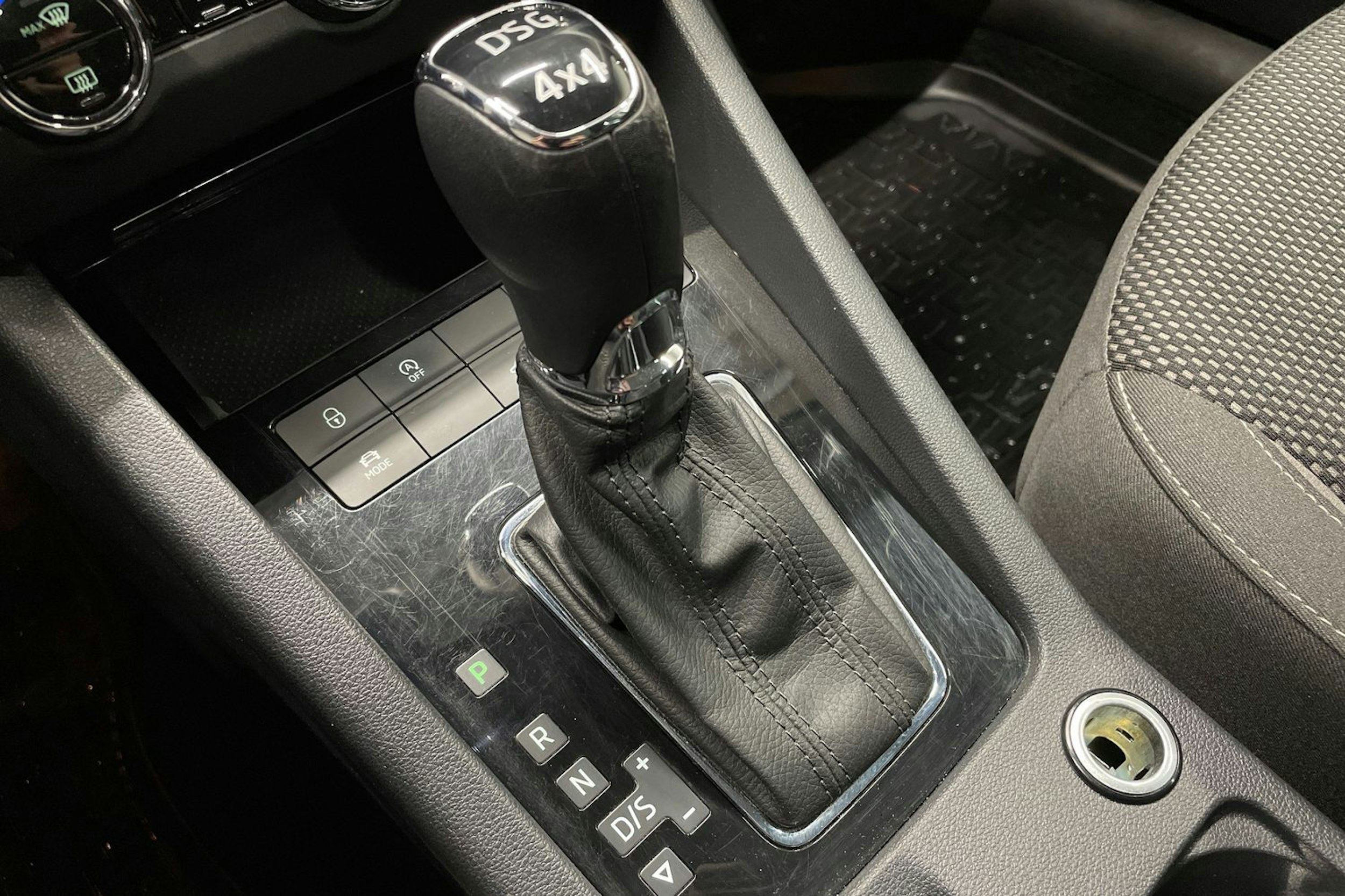 harmaa Skoda Octavia 2019 kuva 22.