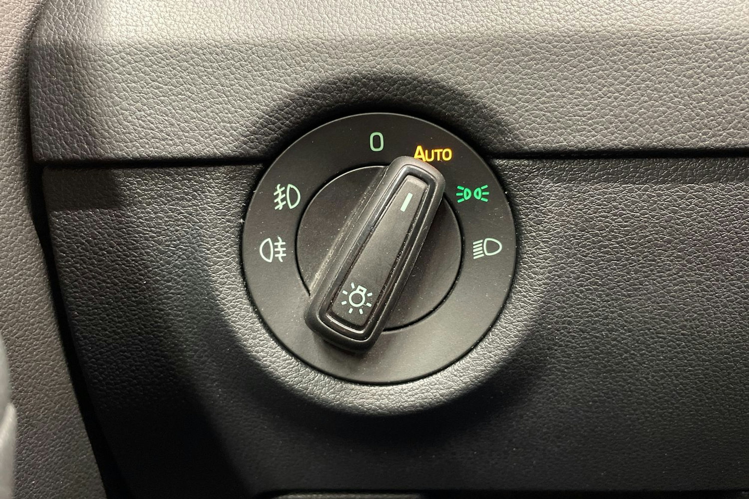 harmaa Skoda Octavia 2019 kuva 24.