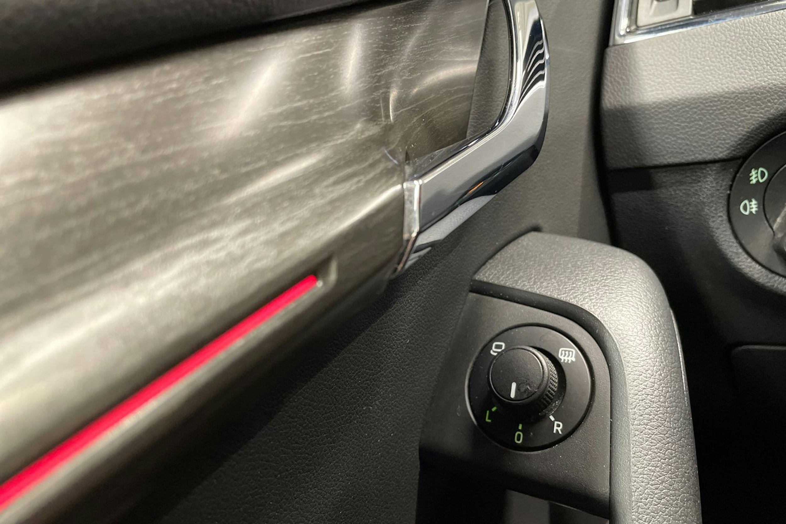 harmaa Skoda Octavia 2019 kuva 25.