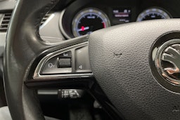 harmaa Skoda Octavia 2019 kuva 26.