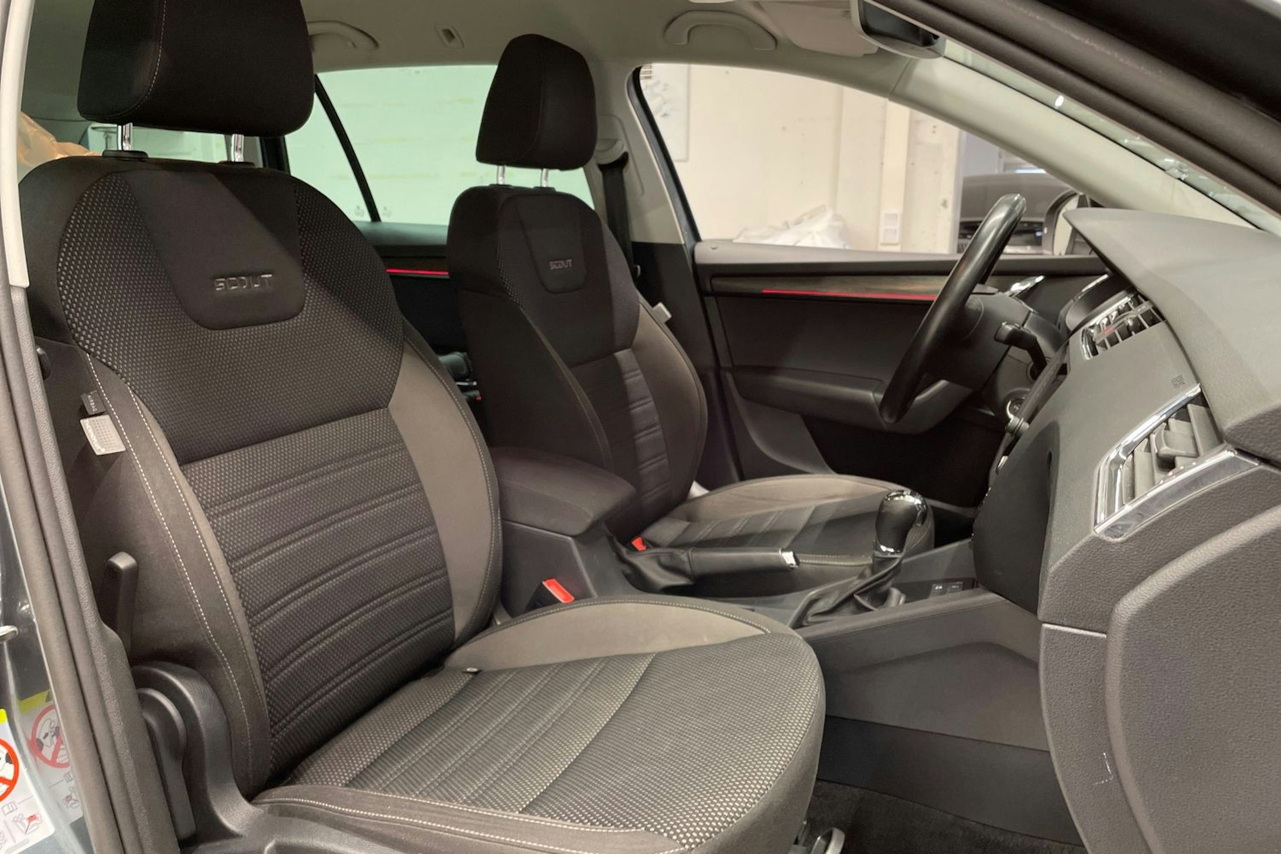 harmaa Skoda Octavia 2019 kuva 28.