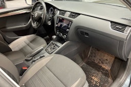 harmaa Skoda Octavia 2019 kuva 29.
