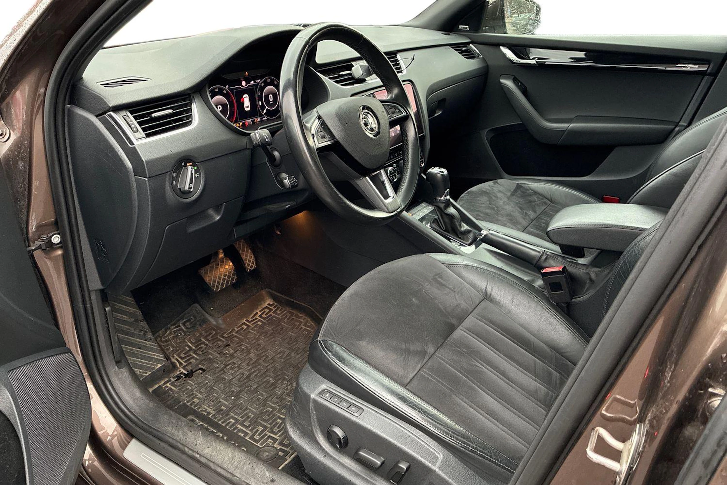 ruskea (beige) Skoda Octavia 2019 kuva 3.