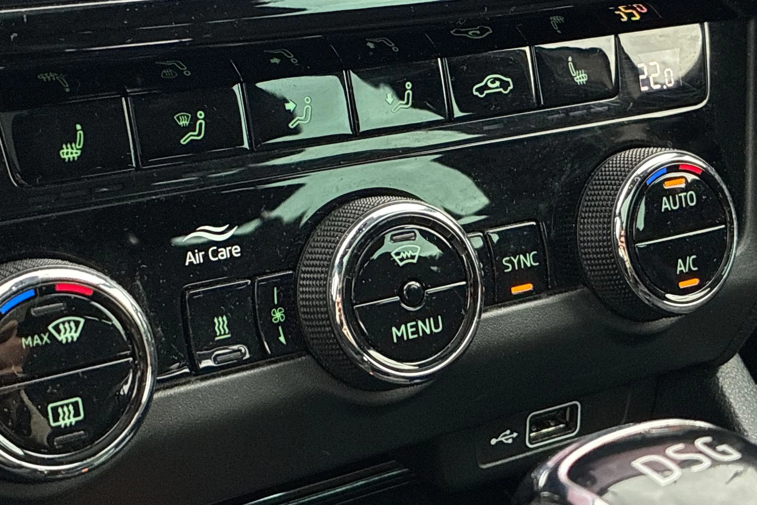ruskea (beige) Skoda Octavia 2019 kuva 6.