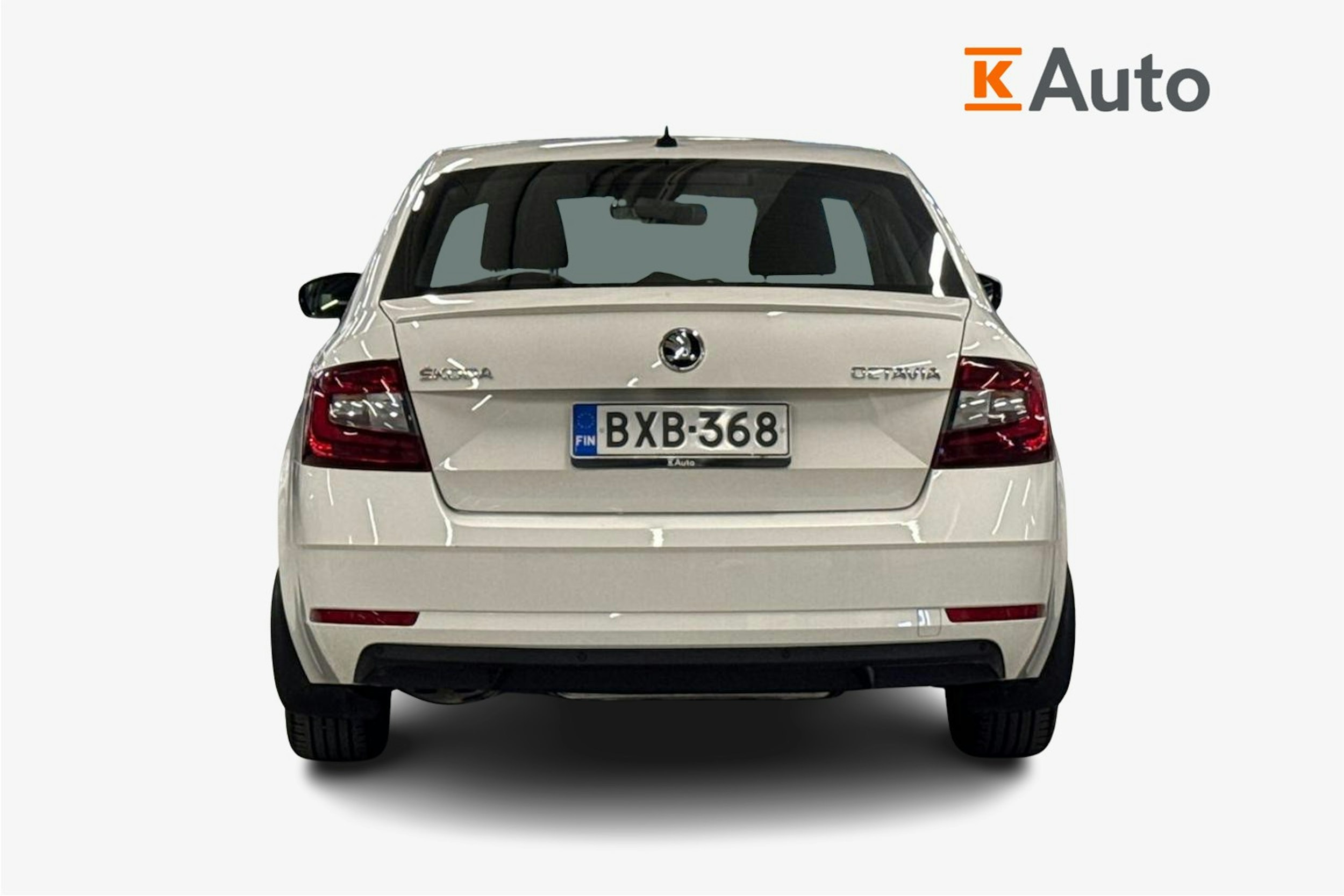 Valkoinen Skoda OCTAVIA 2019 kuva 3.